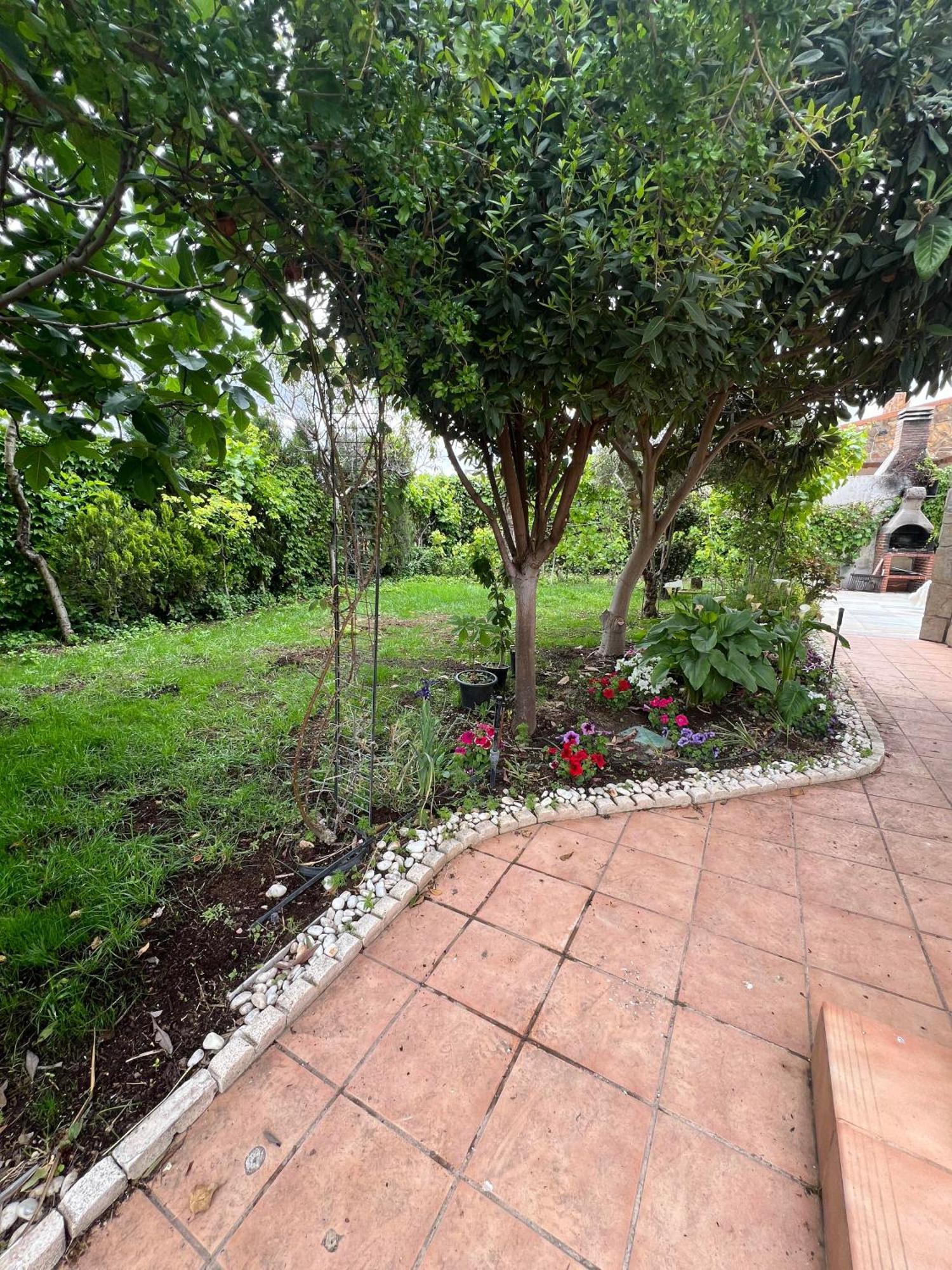 Estupenda Villa En Las Afueras Colmenar de Oreja Luaran gambar