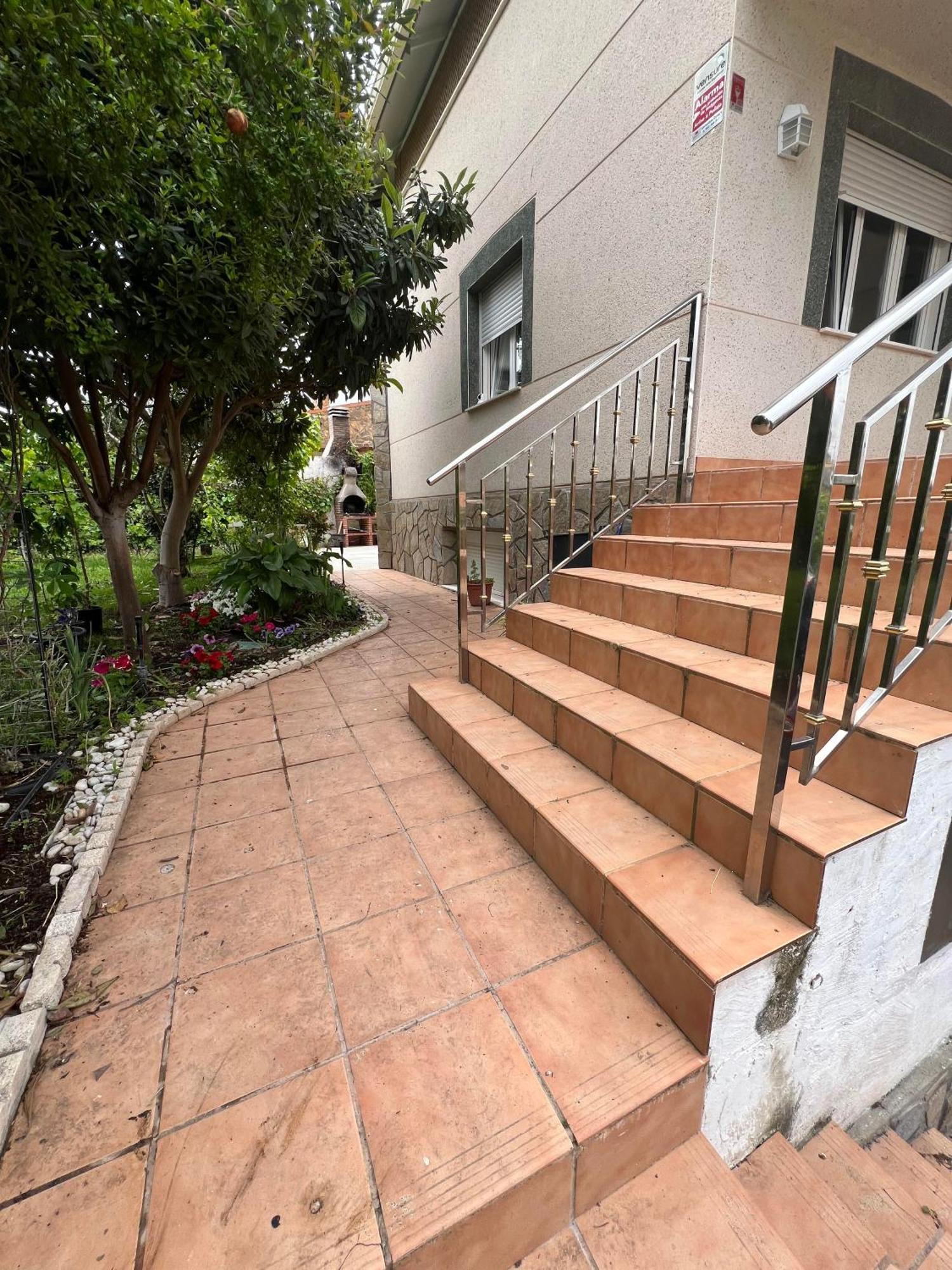 Estupenda Villa En Las Afueras Colmenar de Oreja Luaran gambar