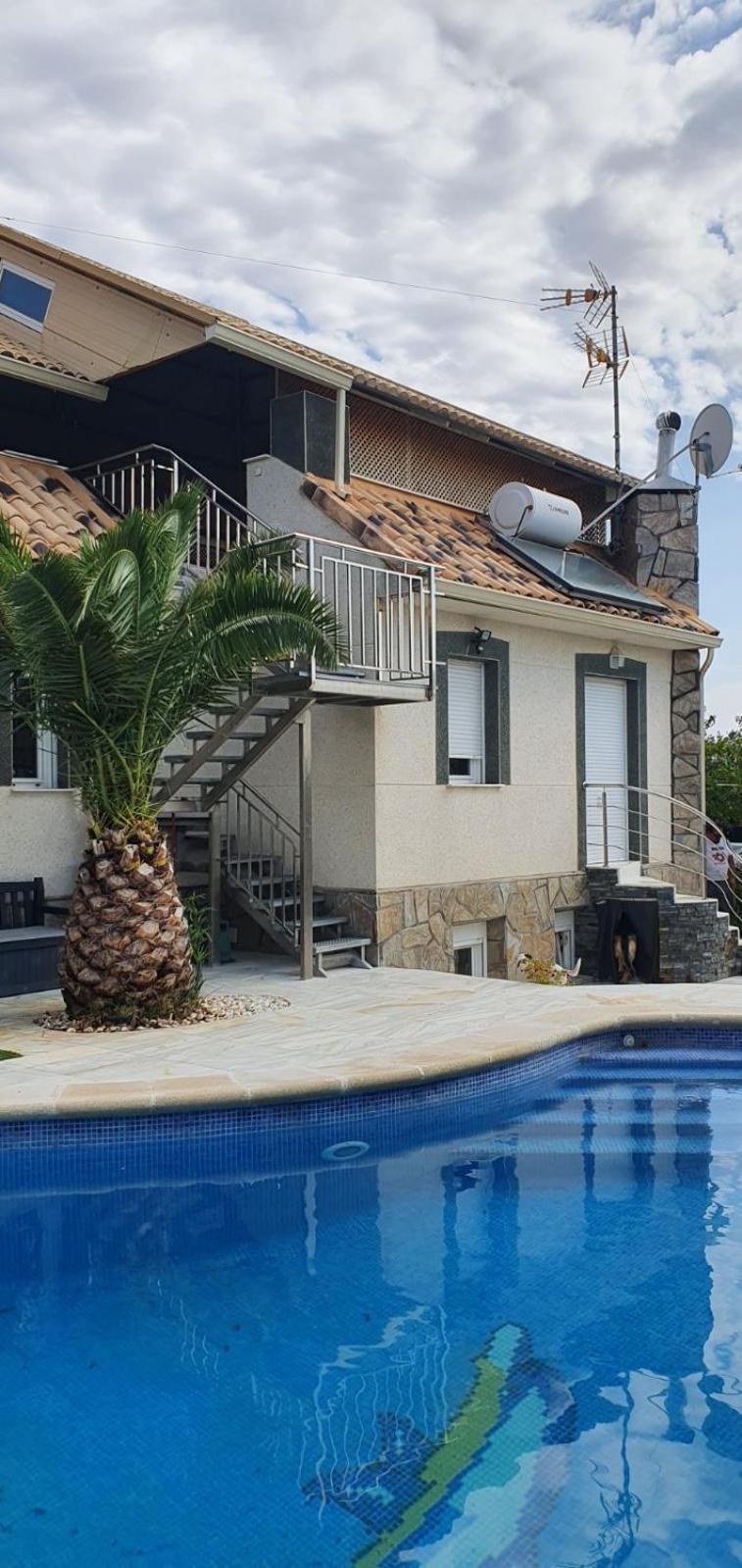 Estupenda Villa En Las Afueras Colmenar de Oreja Luaran gambar